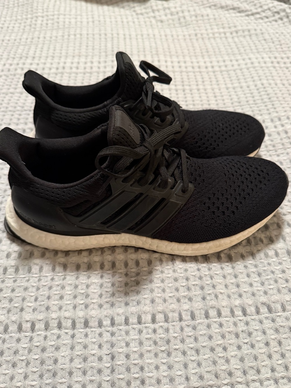 Men’s (Unisex) Adidas Ultra Boost Sz. 8, Excellent condition!!!